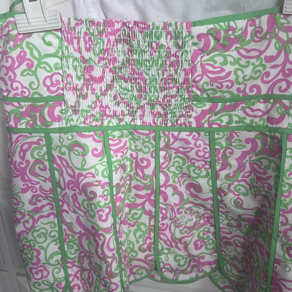 Lilly Pulitzer classic strapless top.  Elastic gathering in back for comfort - Picture 3 of 3